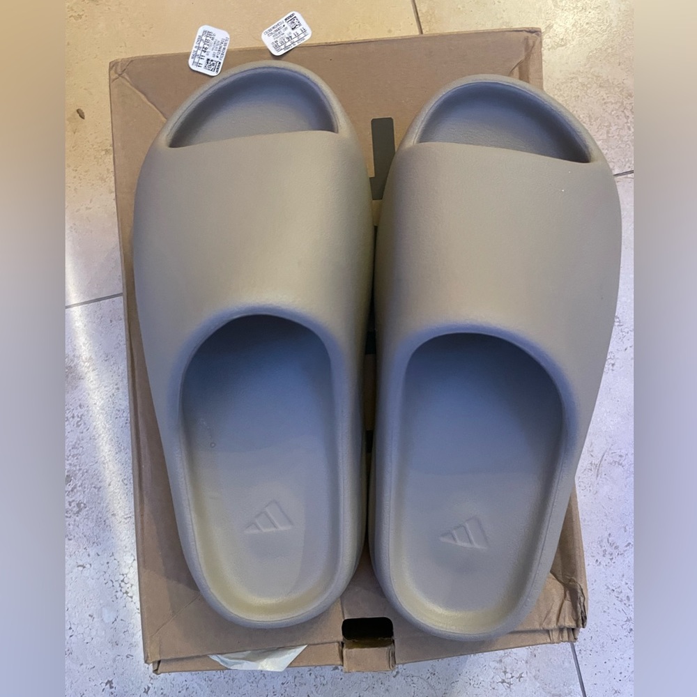 Yeezy slide pure size 10 (read description)